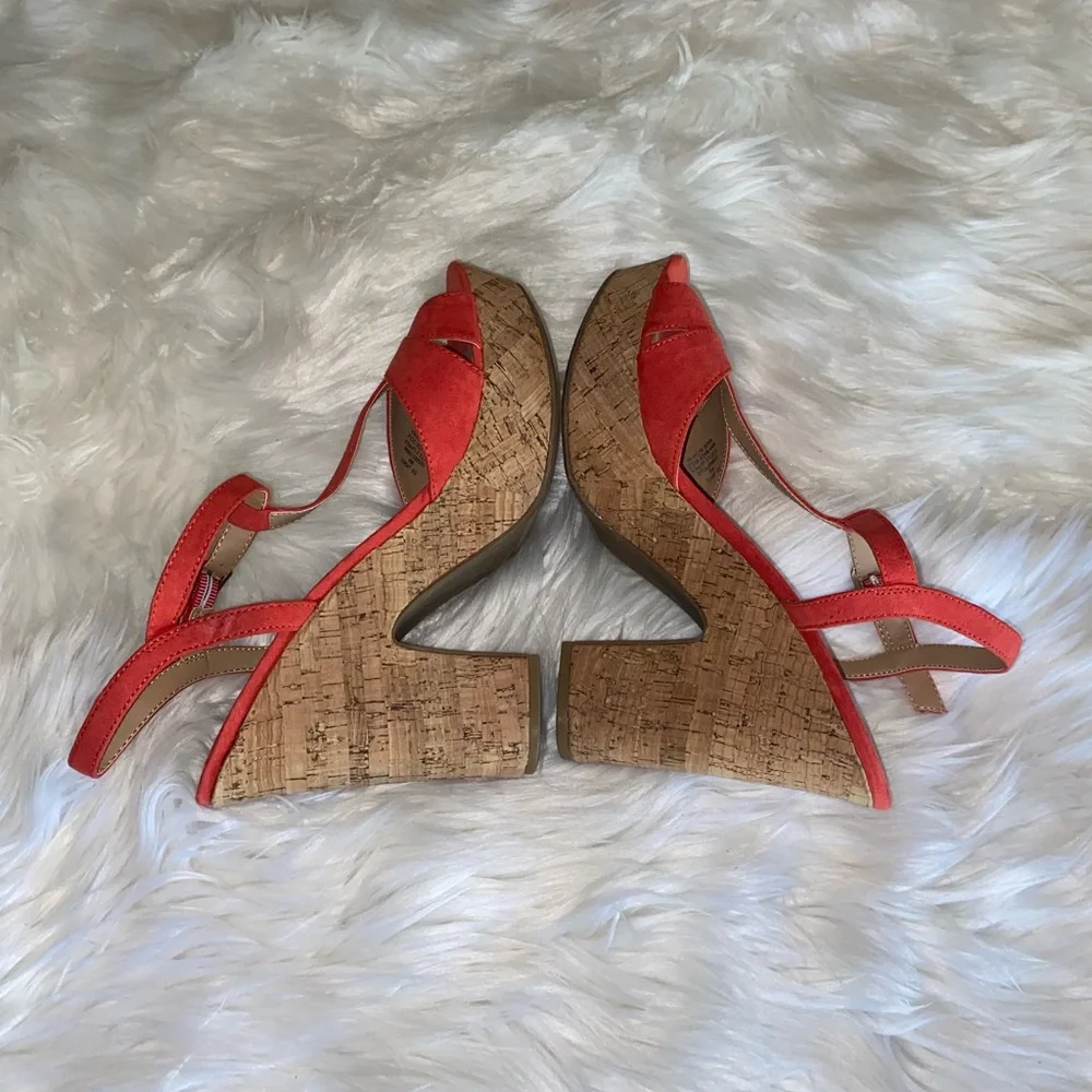 Sun & Stone salmon colored wedges size 9 NWOT